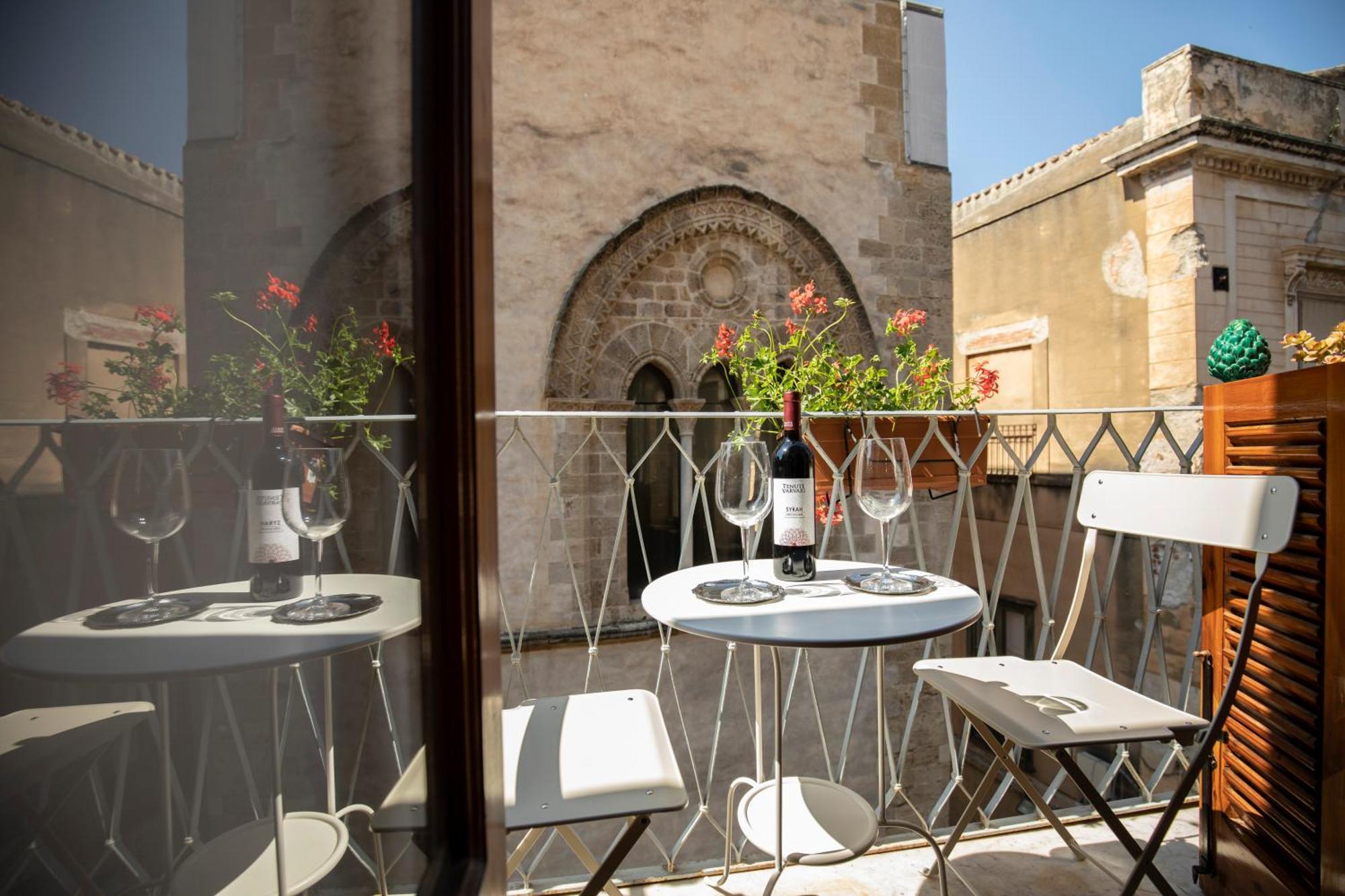 Familyholidays La Finestra Di Fronte 체팔루 외부 사진